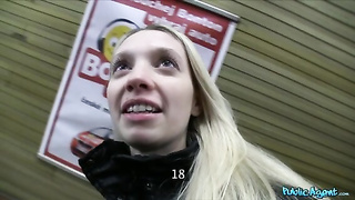 stranger-convinces-hot-blonde-he-s-never-fucked-a-woman_320p