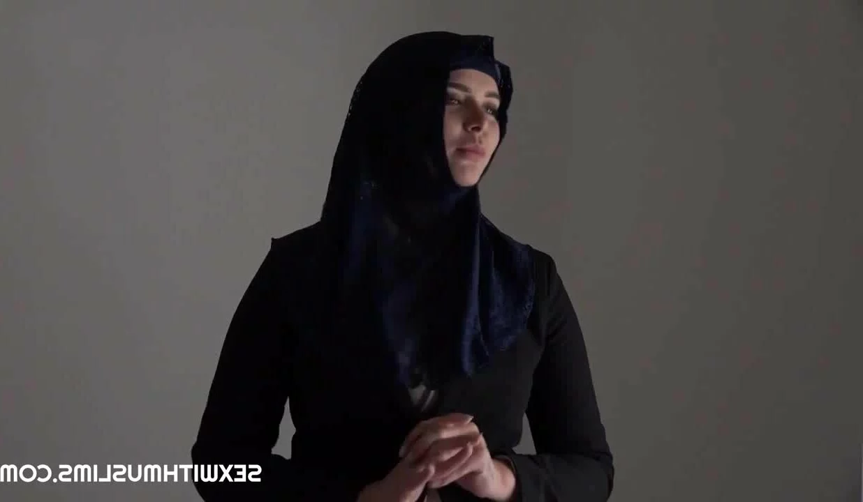 Hot hijab girl fuck stranger visit home pic image
