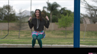 Emily Willis - Bathtime Rubdown [TEENFIDELITY]