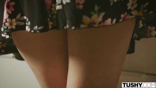 Elena Koshka - Young Model Gives Up Her Butt [TUSHY]