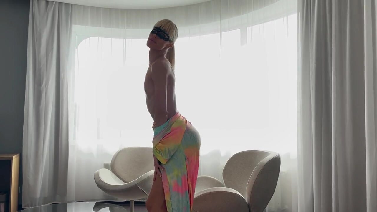 Saliva Bunny enjoying her vacation with a sloppy blowjob