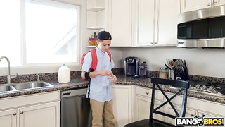 10/10/22 horny ariella fucks juan for some milk