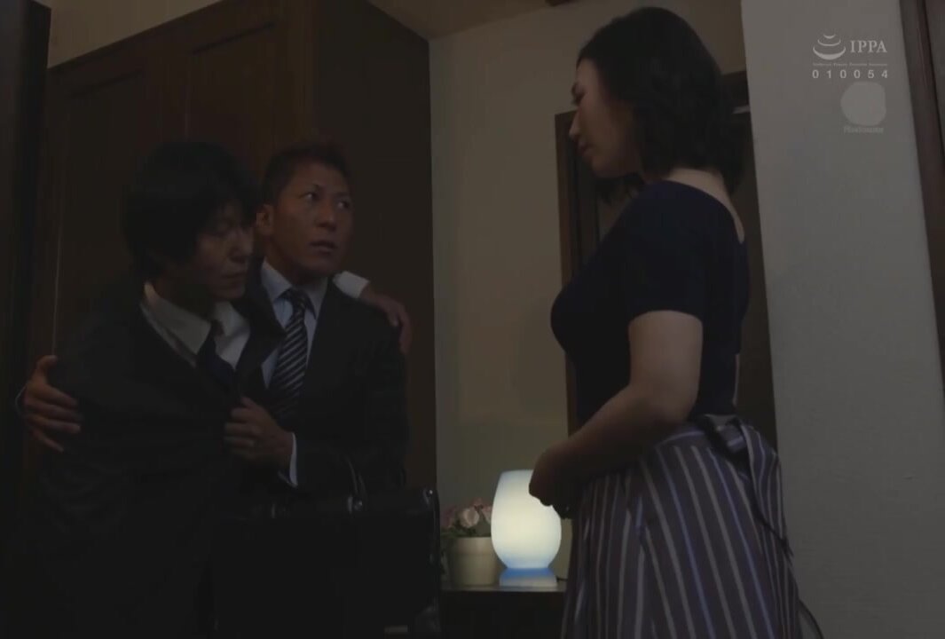 Ai Sayama - A Thunderous Rainstorm A Night Alone With The Boss Wife (Eng Subtitle)