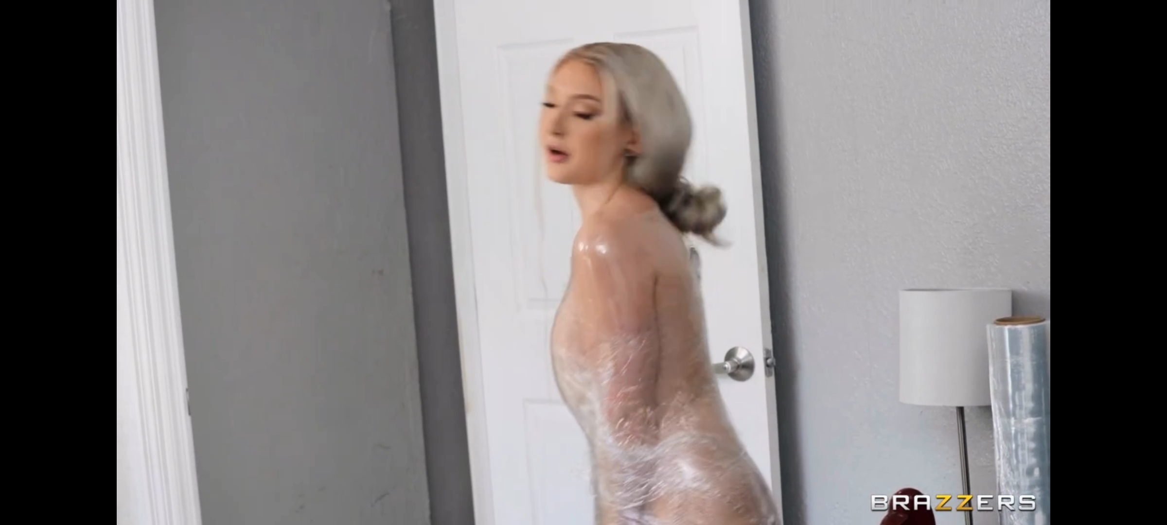 [Brazzers] Skylar Gets Wrapped And Tapped