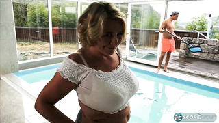 Camilla Creampie - Clean pool