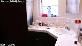 Espiando a mamá mientras se ducha y la termino follando