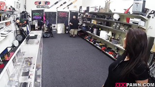 1/08/23 Layla London gets fucked at xxx pawn