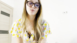 Sasha paradise Oh no_ stepmother_ don_t stop me from talking to my father(1080P)