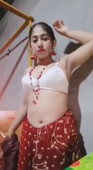 Indian Girls Anty Pussi Fingering Hq Videos - Desi indian girl saree striptease and pussy fingering