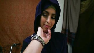 Free Porn - Hot Arabe Babe Baiser Une Refugiee