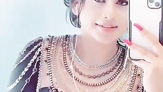 Celebrity piumi hansamali