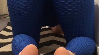 Que linda calza azul tiene tu novia mmm