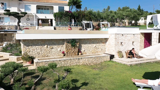 Ginebra Ginebra - Hotel Vixen Episode 2