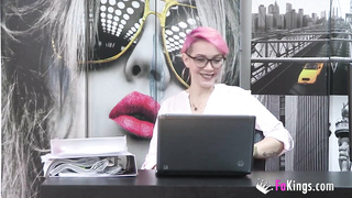 Jefa cachonda busca empleado