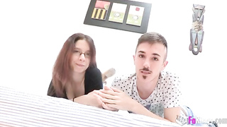 Una fashion girl es follada por un par de actores porno