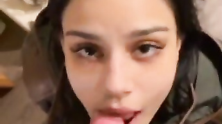 Girl love sucking dick without hands