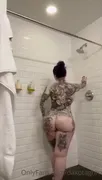 Tattoed babe in twiter