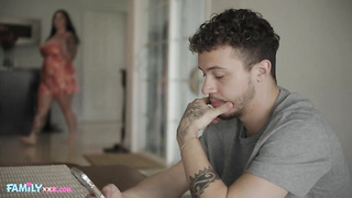 XXX Gratis - Mujer gorda follando con su amigo