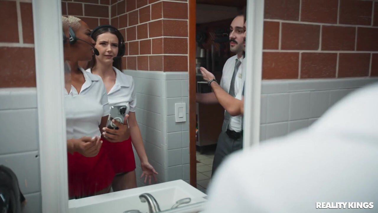 Thick ass Daphne 3some RK