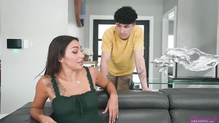 Sisi Rose – Stepmom Gets The Perfect Gift – S3:E7