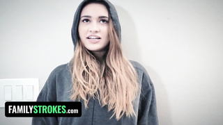 FPO XXX - X porn - Busty pequeña milf Crystal porn prepara el coño de su hijastra para la polla de su p 2 video