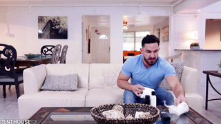 Rose Monroe - Su Madrastra Ayuda A Su Hijo A Terminar...algo Importante