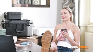 Free Flirtacious Repair Girl Venera Maxima Tempts Client Into Fucking Her Pussy And Ass xxx