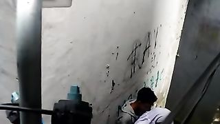 Remaja mempunyai hubungan seks di halaman saya, kamera