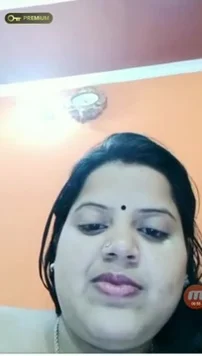 Chikni Bhabhi ne chikni chut dikhayi video by Khan