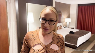 Hot Amateur Milf porn in hotel room