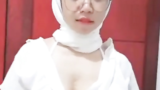 Big tittyyyy Hijab