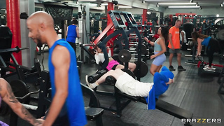 XXX The Official Egypt - A Not So Sneaky Public Gym Bang