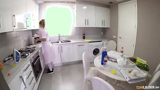 Me cojo a la de la limpieza