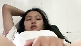 V I E T N A M E S E . C O L L E G E . G I R L