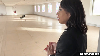 Real Estate Agent Gets Fucked For The Sale