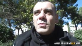 Ебутся в стеклянном грузовике