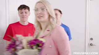 Sydney Paige - Lonely Freeuse - Busty MILF Mom 3Some