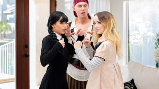 Aria sexyncia, sexy Kazi - Megan Vs Wednesday