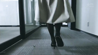 [JUQ-808] Married secretary, raw ejaculation sex filled with sweat and kisses in the president’s off