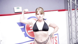 Sexfight Lesbian Bella Wilde VS Madison Sky XXX