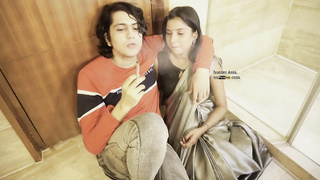 Indian girl in saree having Romantic Sex on Floor with her Boyfriend - Hunter Asia