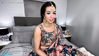 Hot bhabhi in saree fingering