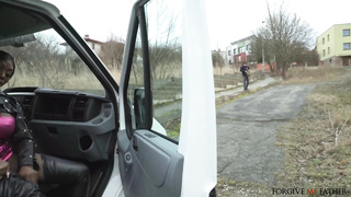 Diosa de ebano se deja creampie para un fan suertudo