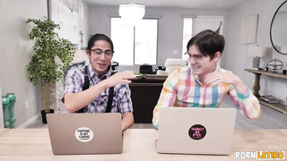 La sexys chicas populares usan a los nerds pero reciben creampie sub