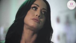 Jennifer White - Mi madre uróloga me convence de una revisión sub esp