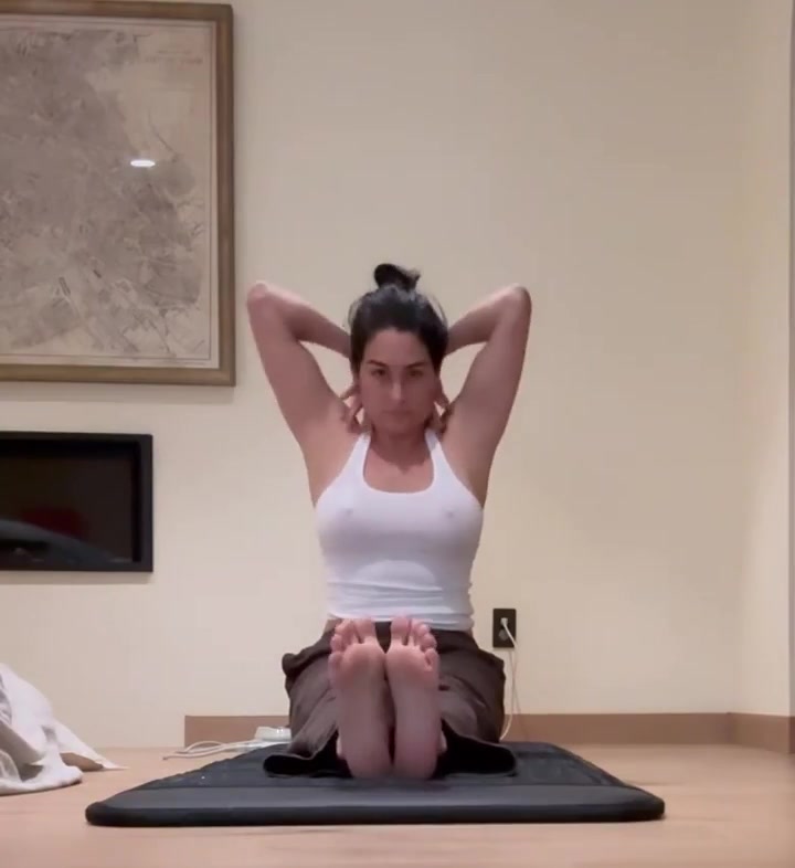 Nikki Bella's Feet And Armpits