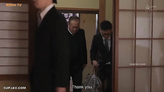 [JUQ-043] On a hot spring trip to celebrate my retirement from the company, I keep getting Nakadashi