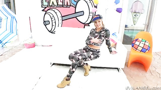 Nina Elle foi convidada para uma sessão de fotos