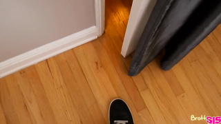 My Stepsister Asks Me For Help And I Fucked Her - Sexy Milf