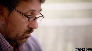 Cyrstal agrada seu tutor